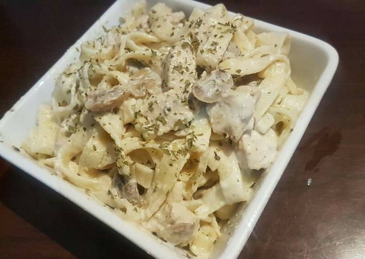 Chicken mushroom Fettuccine Alfredo