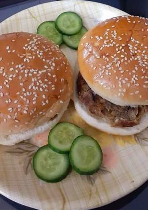 A picture of Beef patty burger.