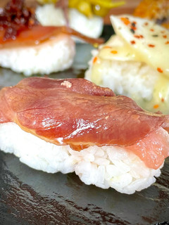 Una foto de Sushi Ibérico: Nigiri atún y jamón