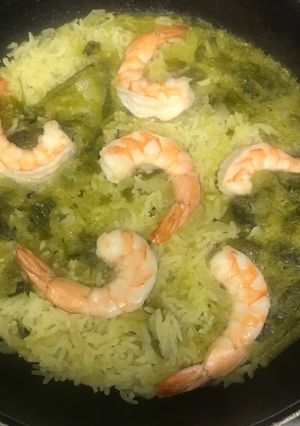 Una foto de Arroz verde con camarones 🍤