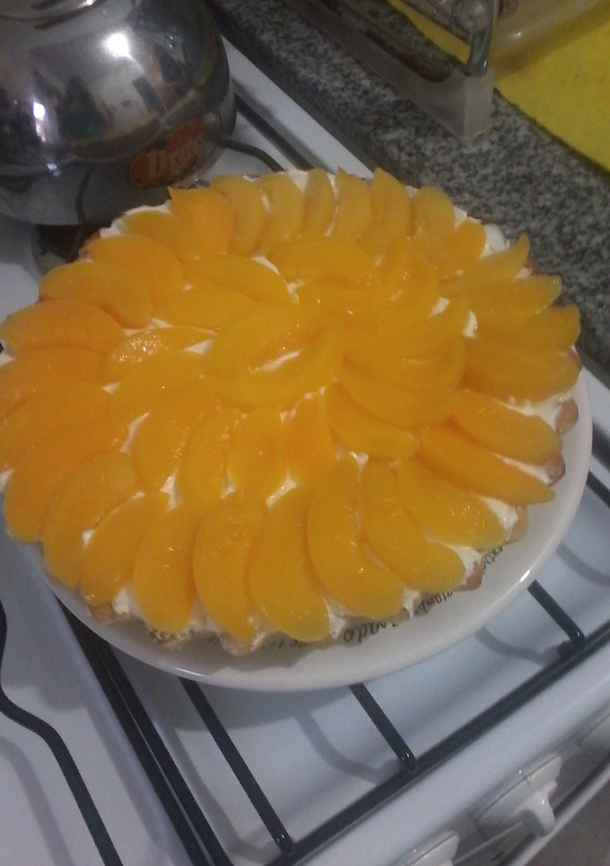 Una foto de Tarta dulce de durazno y crema