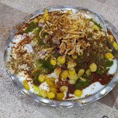 A picture of Alolo tikki chat.