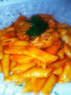 صورة لوصفة معكرونة بالصلصة والتونة 🍝🥫