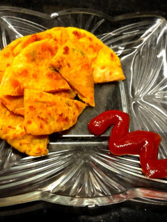 આલુ પરાઠા(Aalu Parotha recipe in Gujarati) રેસીપી મુખ્ય ફોટો