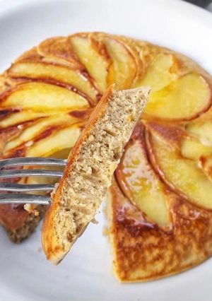 Una foto de Tortita fácil de manzana fit
