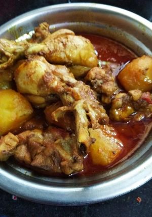 আলু দিয়ে চিকেন কারি রেসিপির প্রধান ছবি