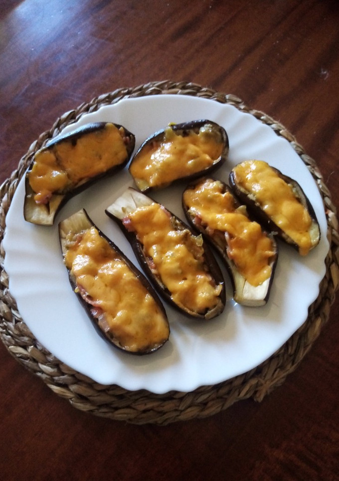 Una foto de Berenjena rellenas de bacon gratinadas con cheddar