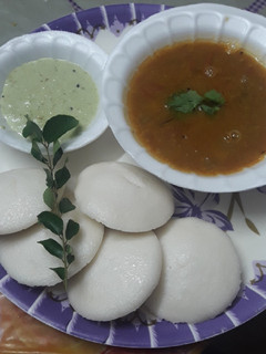 ઇડલી સંભાર(idli sambhar recipe in gujarati) રેસીપી મુખ્ય ફોટો