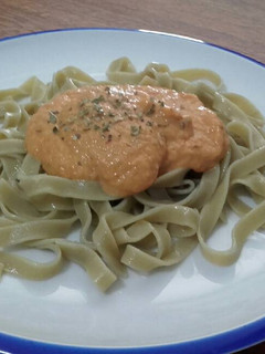 Una foto de Tallarines con crema de verduras