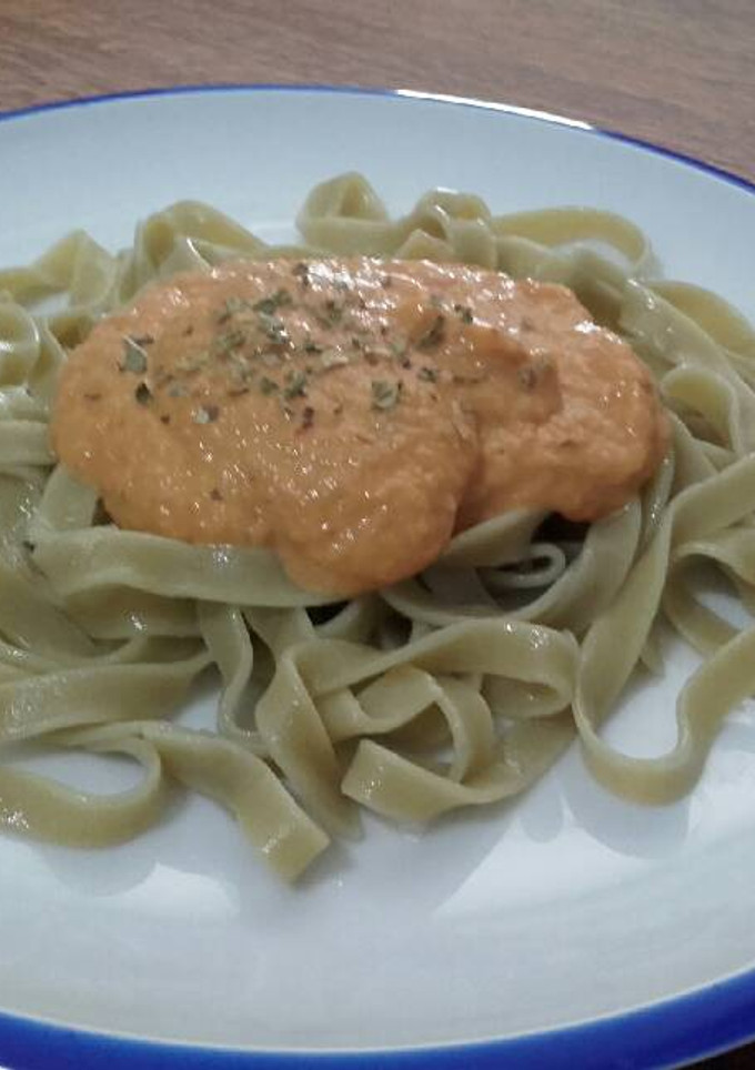 Una foto de Tallarines con crema de verduras