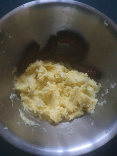 A picture of Shredded Cabbage in Mashed Potatoes.