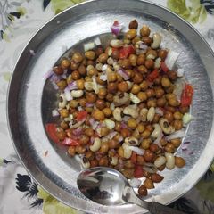 A picture of Black chana chaat.