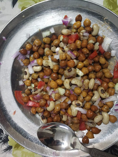 A picture of Black chana chaat.