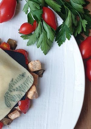 Foto di Raviolo aperto pesce spada e ricotta di capra