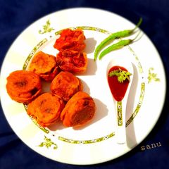 A picture of Mixed Veg Aloo Bonda.