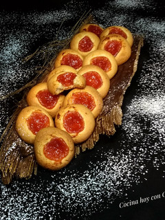 Una foto de Galletas Pepa con dulce de membrillo 😋