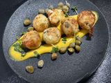 Crab balls with curry mayonnaise and capers