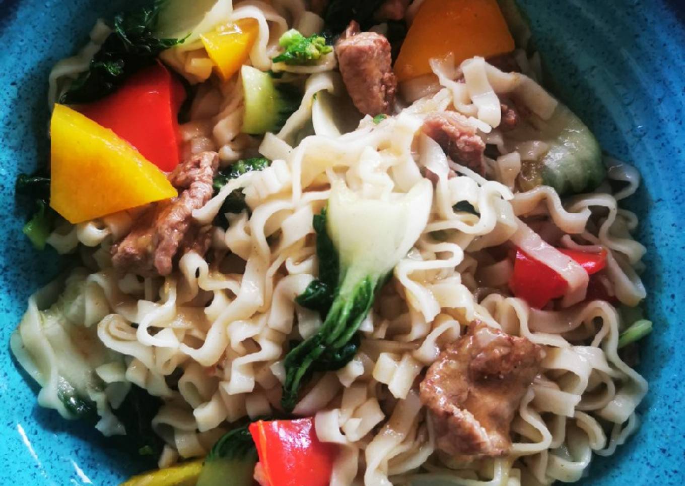 Stir fry beef with noodles