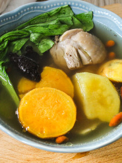 【老菜脯枸杞地瓜雞湯】清明節氣燉湯,溫胃又護眼 的食譜成品照片