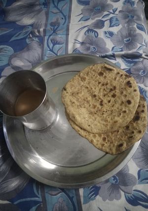 A picture of Missi roti.