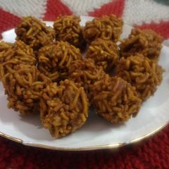 A picture of Sev gur ke ladoo.