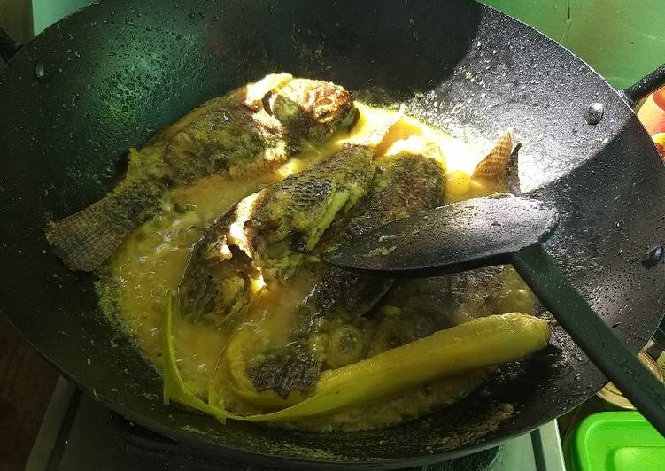 Bagaimana Menyiapkan Ikan nila bumbu kuning Anti Gagal