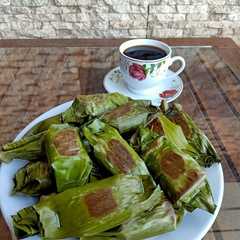 A picture of Lemper rendang bakar.