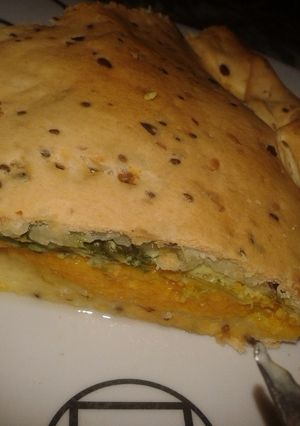 Una foto de Tarta bicolor: de calabaza y espinaca