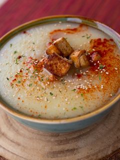 Una foto de Sopa fría de melón y coco 🌴