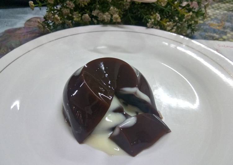 Puding cokelat isi vla praktis