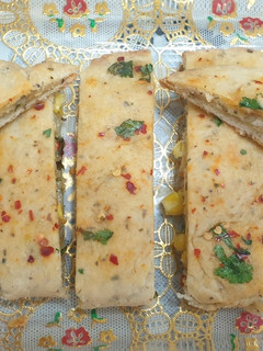 ગાર્લિક બ્રેડ (Garlic Bread Recipe In Gujarati) રેસીપી મુખ્ય ફોટો