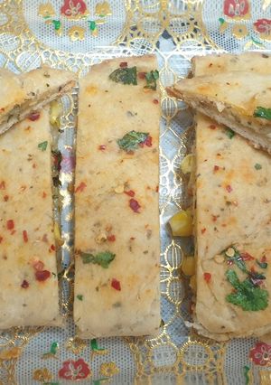 ગાર્લિક બ્રેડ (Garlic Bread Recipe In Gujarati) રેસીપી મુખ્ય ફોટો
