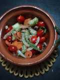 Salsa para pollo de epazote, ajonjolí, tomatillo de milpa, tomate cherry, encurtidos, tequila y sal