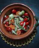 Salsa para pollo de epazote, ajonjolí, tomatillo de milpa, tomate cherry, encurtidos, tequila y sal