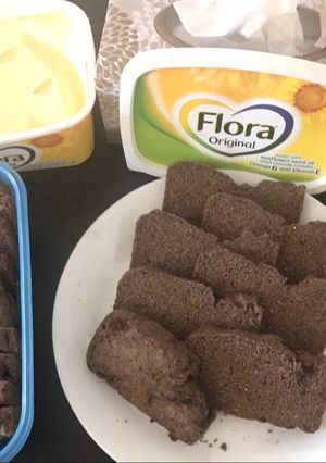 Hình của món DAS - bánh mì hạt lanh (flaxseed).