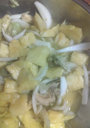 Una foto de Ensalada de aguacate y piña