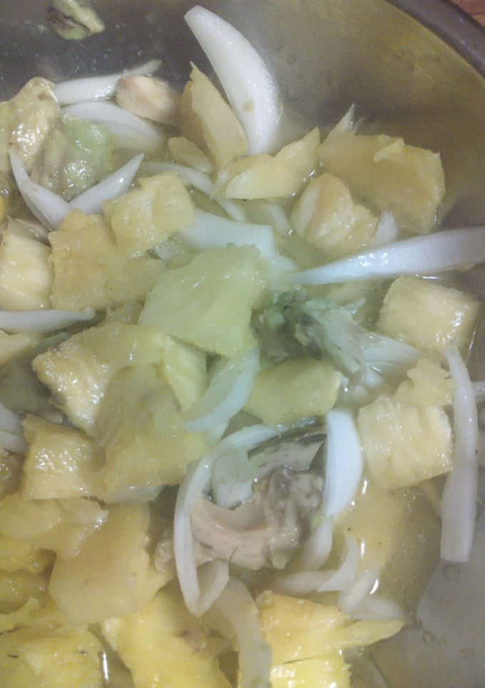 Una foto de Ensalada de aguacate y piña