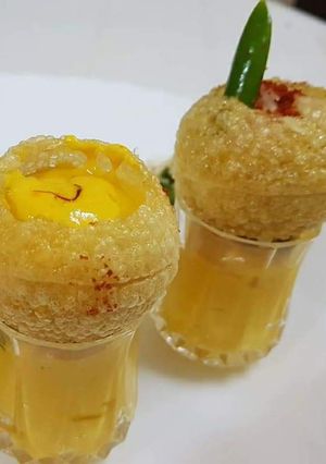 A picture of Aamras puchka.
