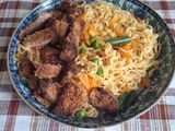 Noodles με γλυκόξινη σάλτσα και τραγανό σνίτσελ!