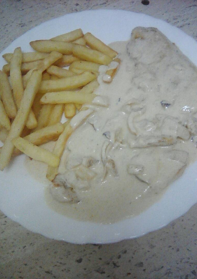 Una foto de Filetes de pollo en salsa de nata con ron