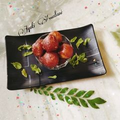 A picture of Gulab jamun.