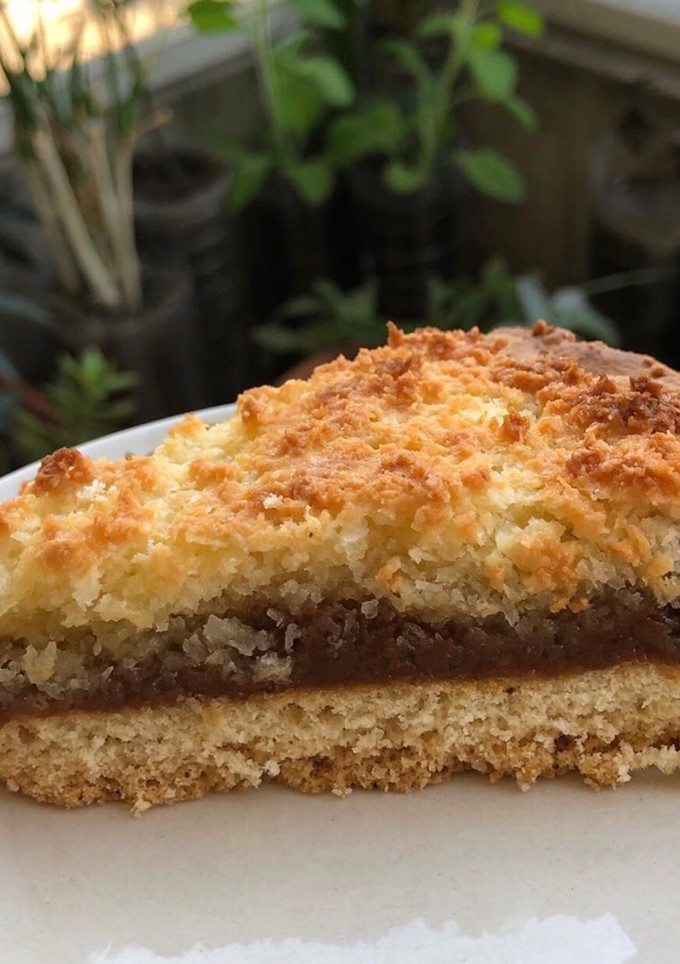 Una foto de Tarta de coco y dulce de leche🤩🤤