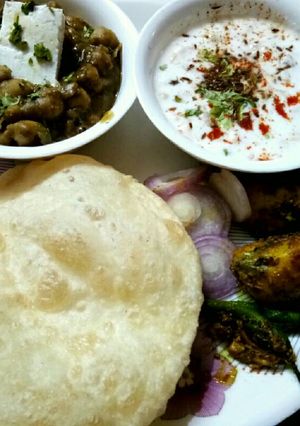 A picture of Pindi chole bhature.