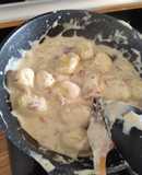 Ñoquis con bechamel y bacon