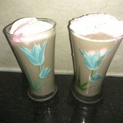 A picture of Banana and Apple smoothie with icecream.