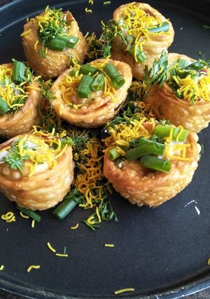 फ्राईड मोमोज चाट (fried momos chaat recipe in Hindi) रेसिपी मुख्य फोटो