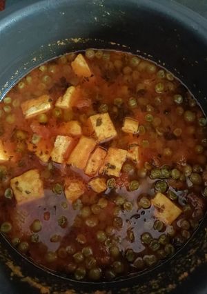 मटर पनीर (matar paneer recipe in Hindi) रेसिपी मुख्य फोटो