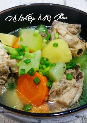 Hình của món Canh xương hầm củ.