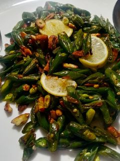 बादामी बटर लहसुन फ्रेंच बीन्स (badami butter lehsun french beans recipe in Hindi) रेसिपी मुख्य फोटो