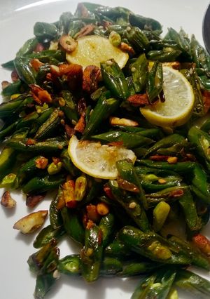 बादामी बटर लहसुन फ्रेंच बीन्स (badami butter lehsun french beans recipe in Hindi) रेसिपी मुख्य फोटो